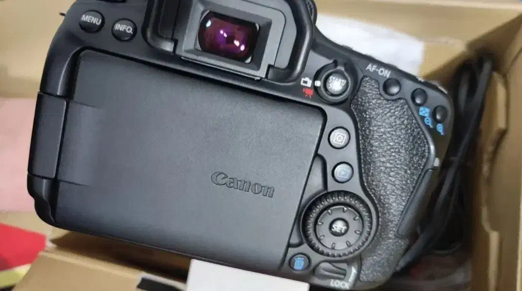 کنون 80d در حد آکبند|دوربین عکاسی و فیلم‌برداری|بندرعباس, |دیوار