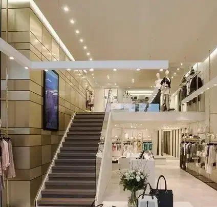 اجاره مغازه ۳۰۰ متر کلید نخورده بر مولوی۲|اجارهٔ مغازه و غرفه|ارومیه, |دیوار