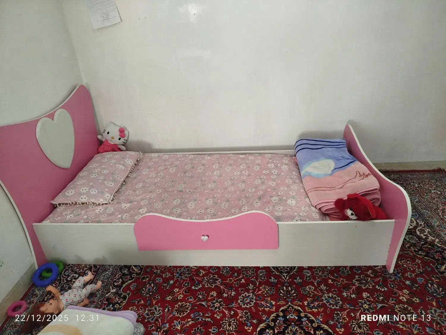 تختخواب یک نفره سالم تمیز بدون خط خش وگلیم فرش|تخت و سرویس خواب|ایلام, |دیوار