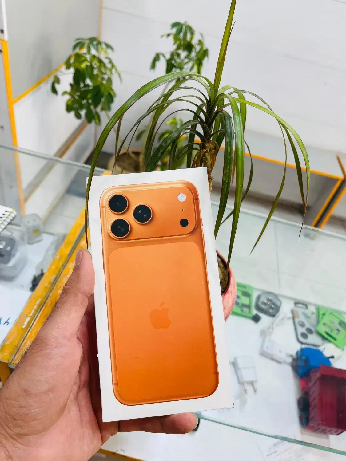 واگذاری توافقی مغازه موبایل با ۸ سال سابقه|اجارهٔ مغازه و غرفه|هشتگرد, هشتگرد قدیم|دیوار