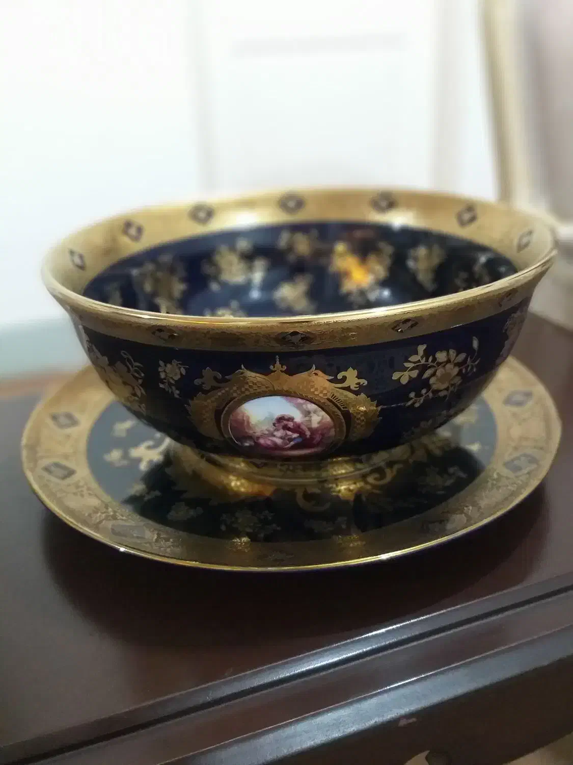 قاب و قدح|کلکسیون اشیاء عتیقه|میانه, |دیوار