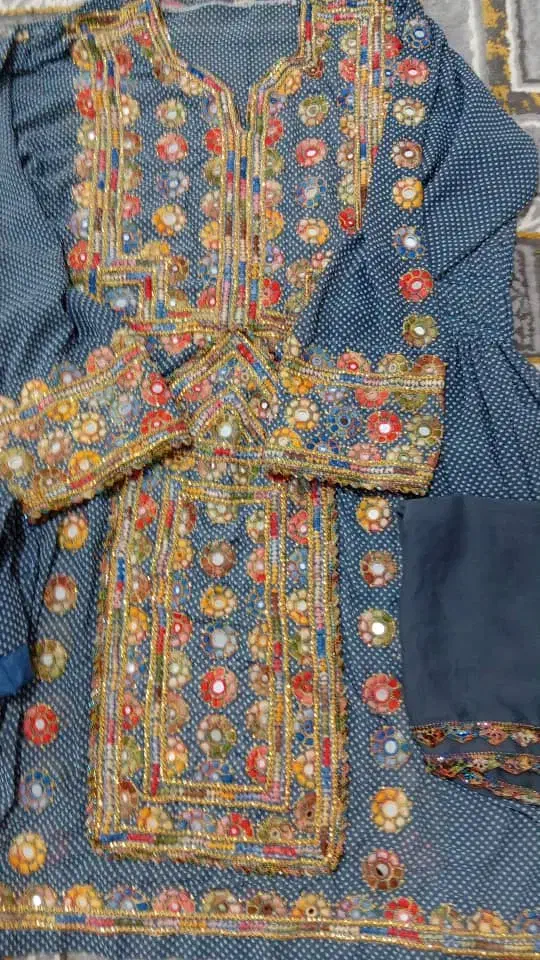 لباس بنارسی|لباس|ایرانشهر, |دیوار