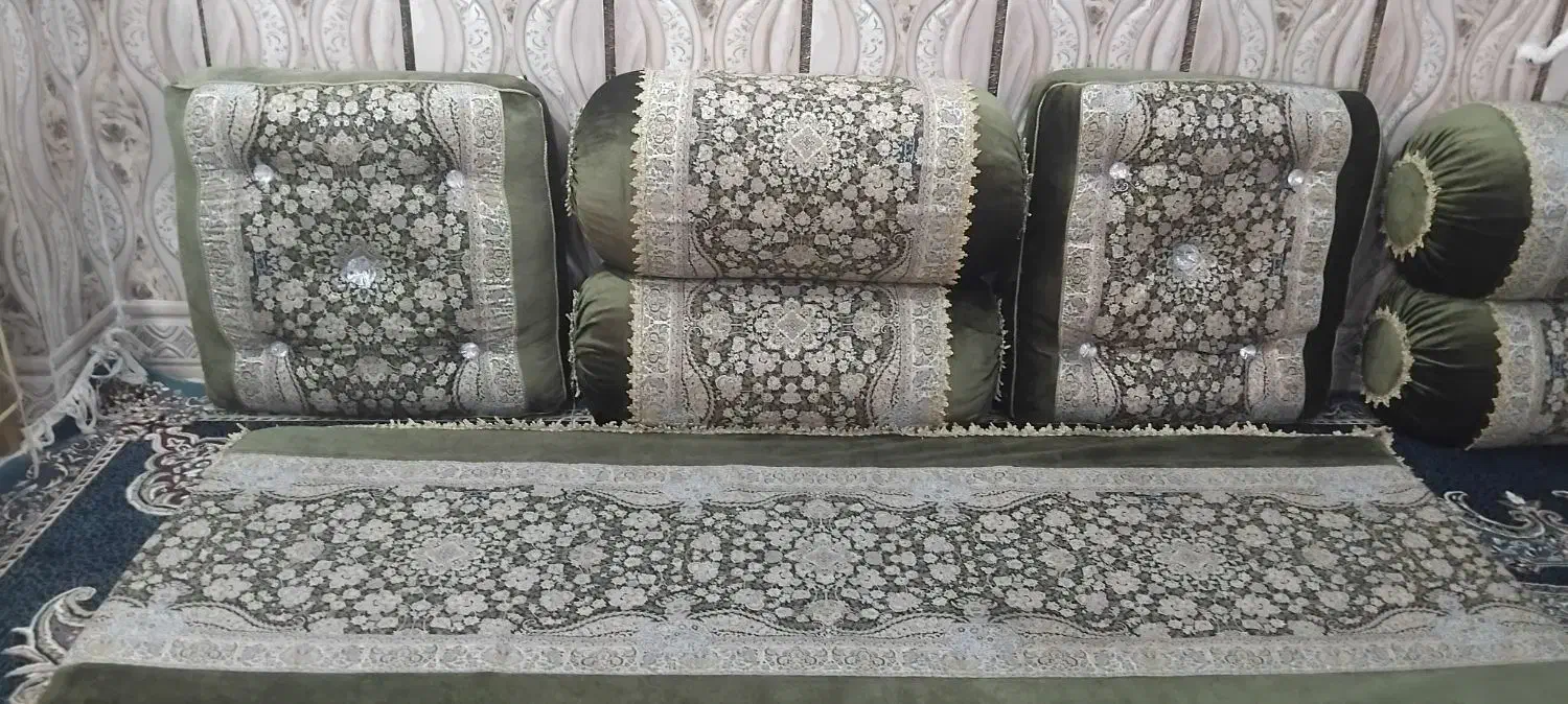 روی بالشت|پشتی|یاسوج, |دیوار