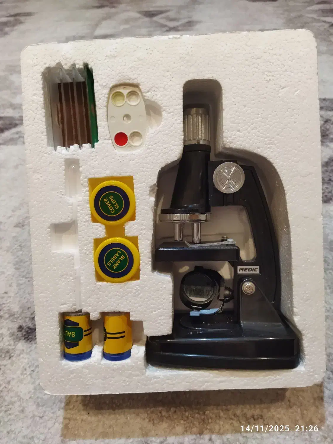 میکروسکوپ|اسباببازی|تالش, هشتپر|دیوار