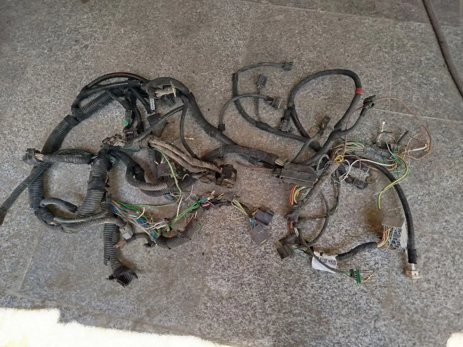 سیم کشی دور موتور دنا پلاس و پخش بنز وام وی ام|قطعات یدکی و لوازم جانبی|بناب, |دیوار