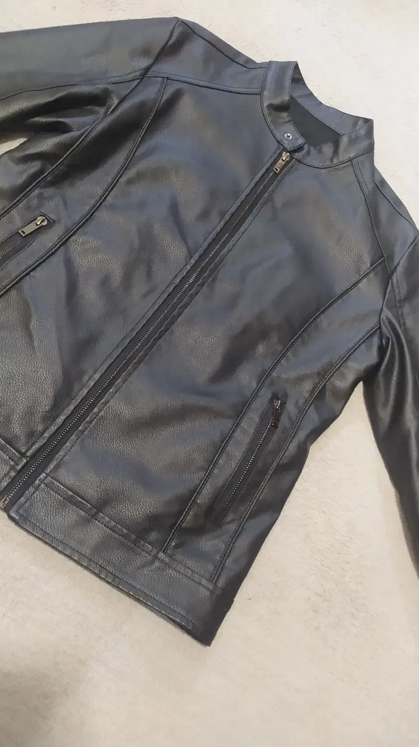 کاپشن|لباس|جلفا, |دیوار