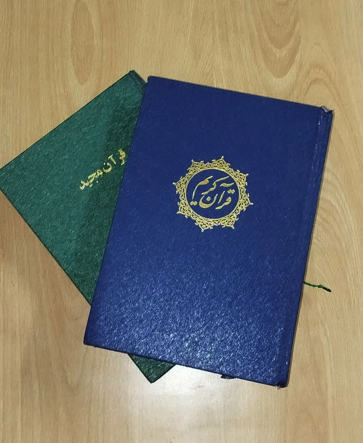 تعدادی قرآن صحافی شده با خط خوانا|کتاب و مجله مذهبی|میبد, |دیوار