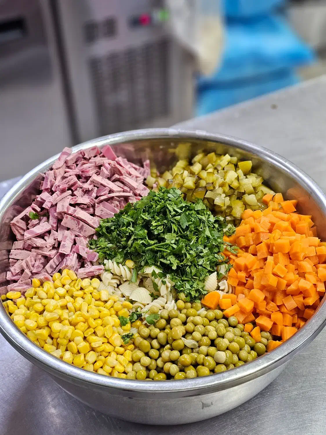 نیروی کمکی وسط کار فست فود|استخدام خدمات فروشگاه و رستوران|تهران, گیشا|دیوار