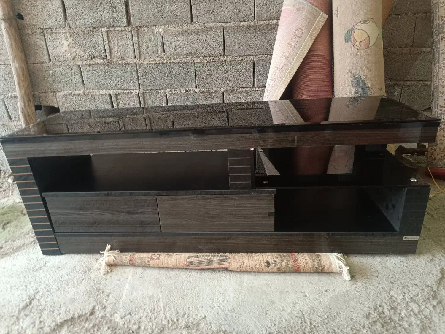 میز تلویزیون کاملا سالم بدون خط خش|میز تلویزیون|لنگرود, |دیوار