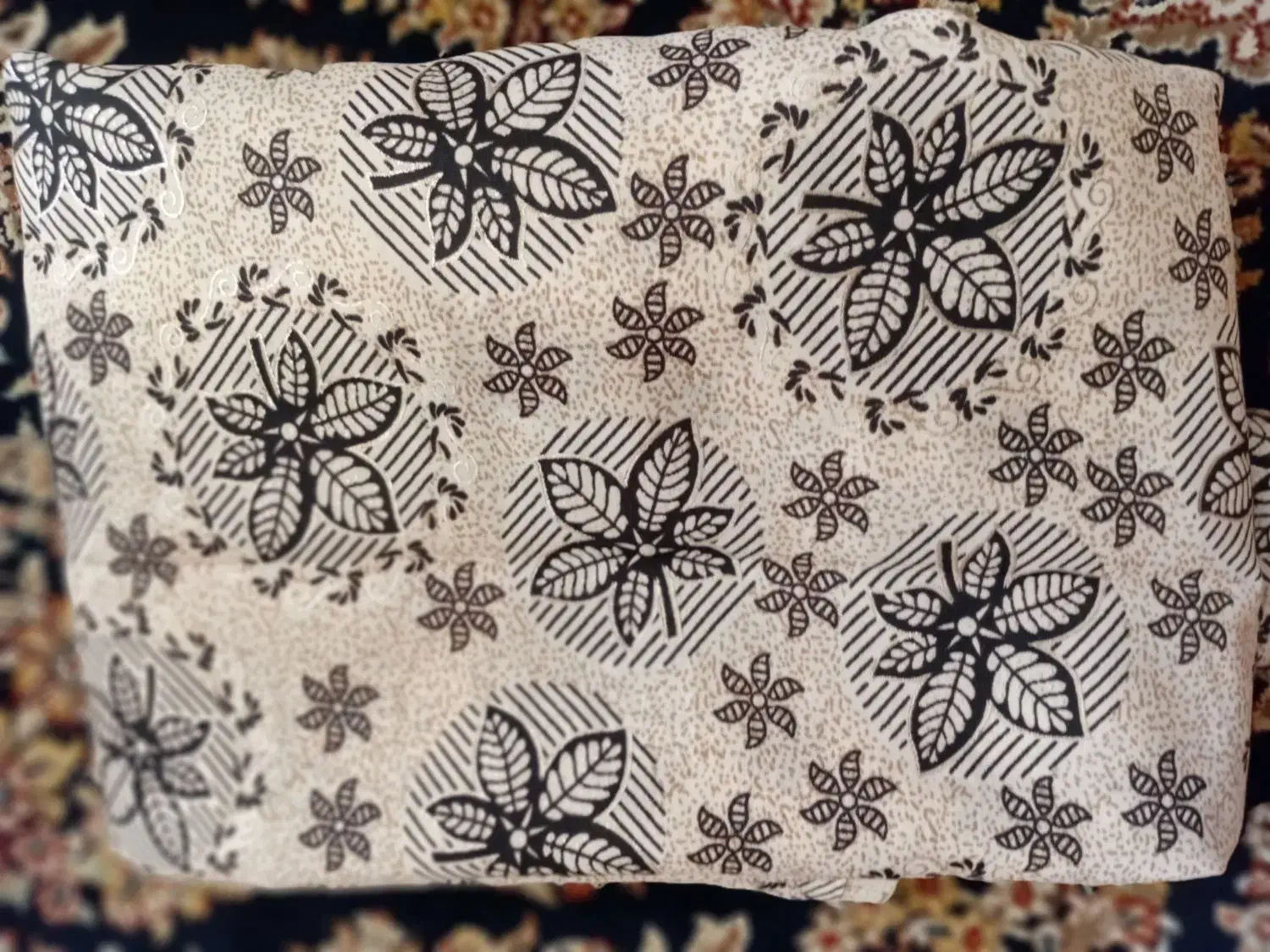 پارچه چادری و پیرهنی|لباس|زنجان, |دیوار