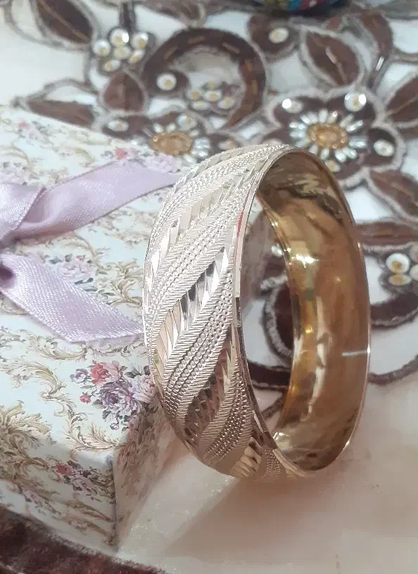 النگو طلاروس|بدلیجات|اهواز, سپیدار|دیوار