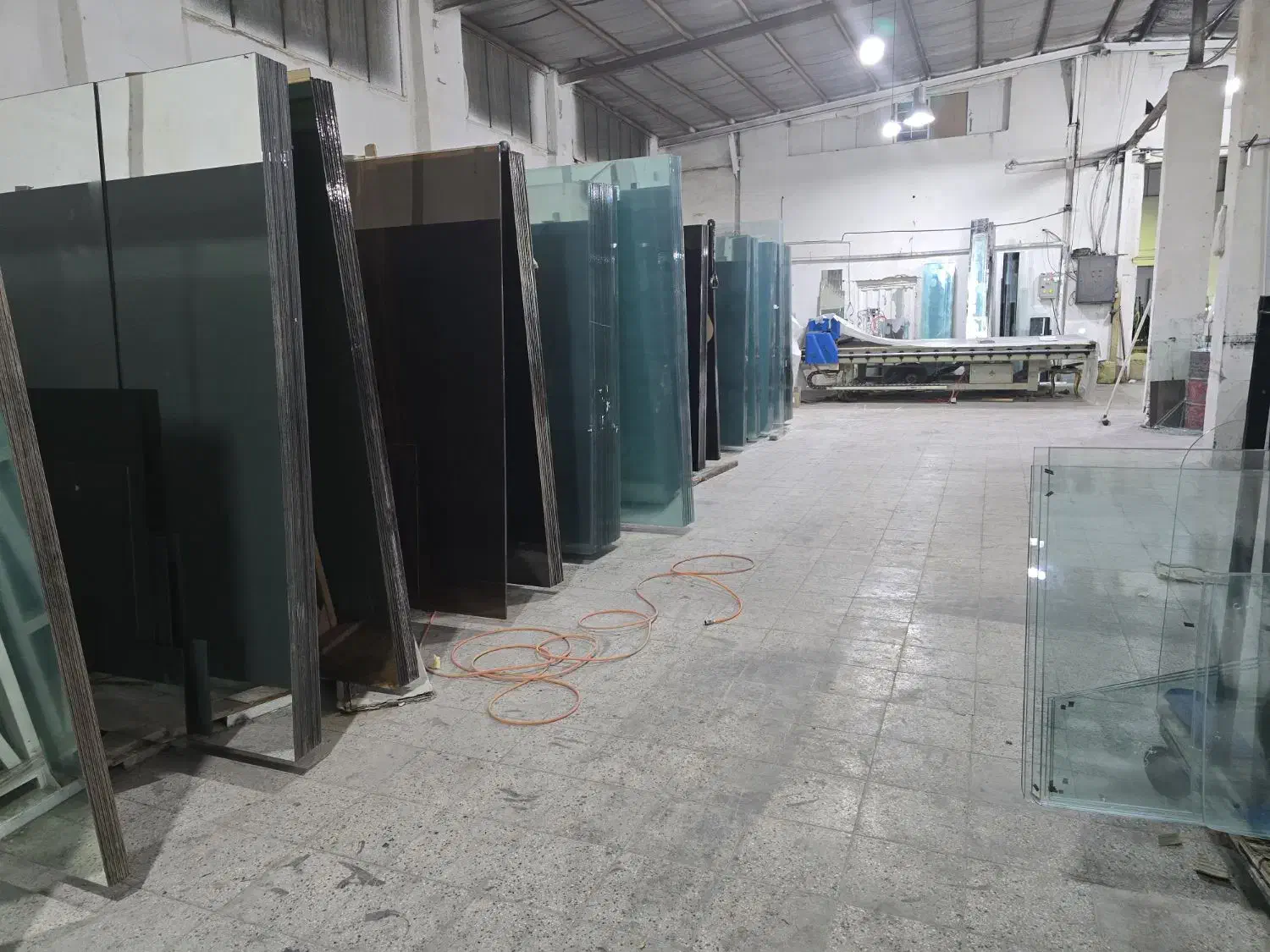 استخدام کارگر شیشه بری|استخدام صنعتی، فنی، مهندسی|تهران, قنات‌کوثر|دیوار