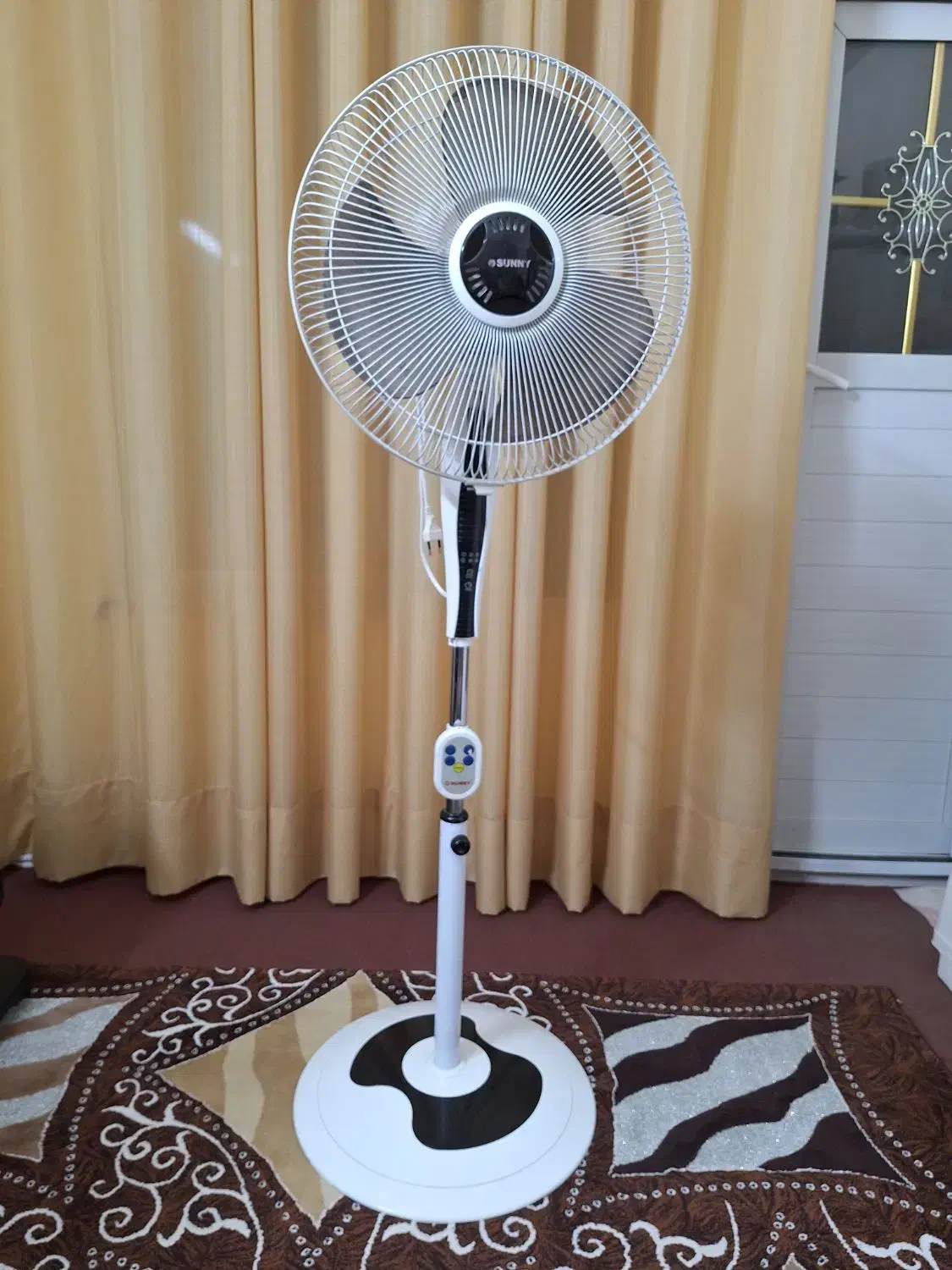 پنکه ایستاده سانی کنترل دار|پنکه و تصفیه‌کنندهٔ هوا|پرند, فاز ۶|دیوار