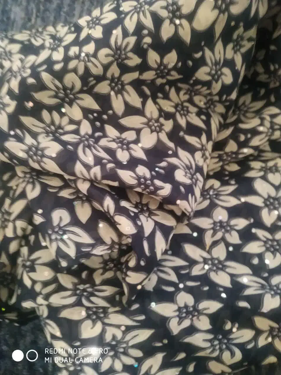 چادر رنگی زیبا|لباس|ساوه, |دیوار