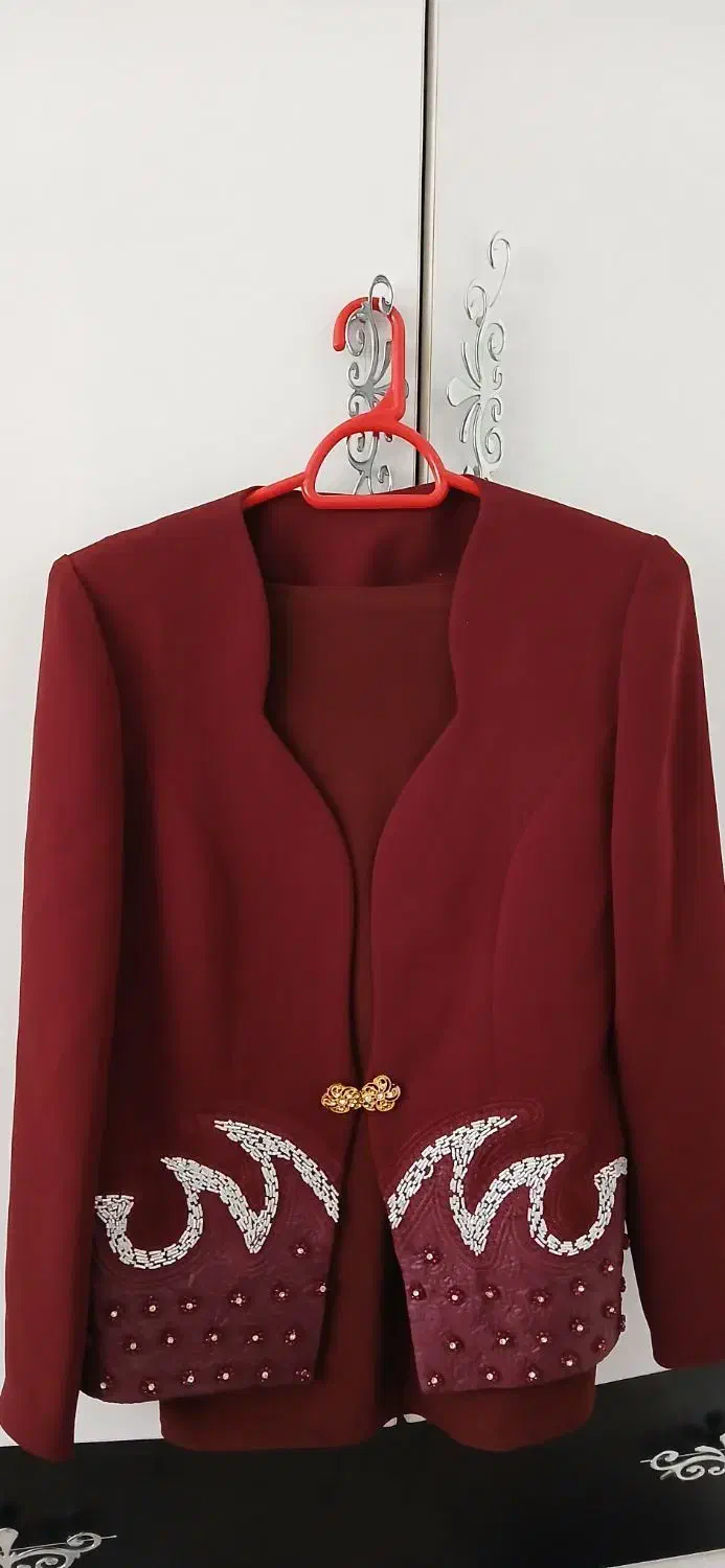 کت و دامن زرشکی تیره|لباس|کرمانشاه, |دیوار