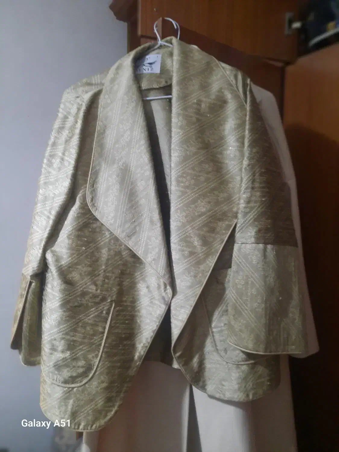 لباس|لباس|رشت, گلزاران|دیوار