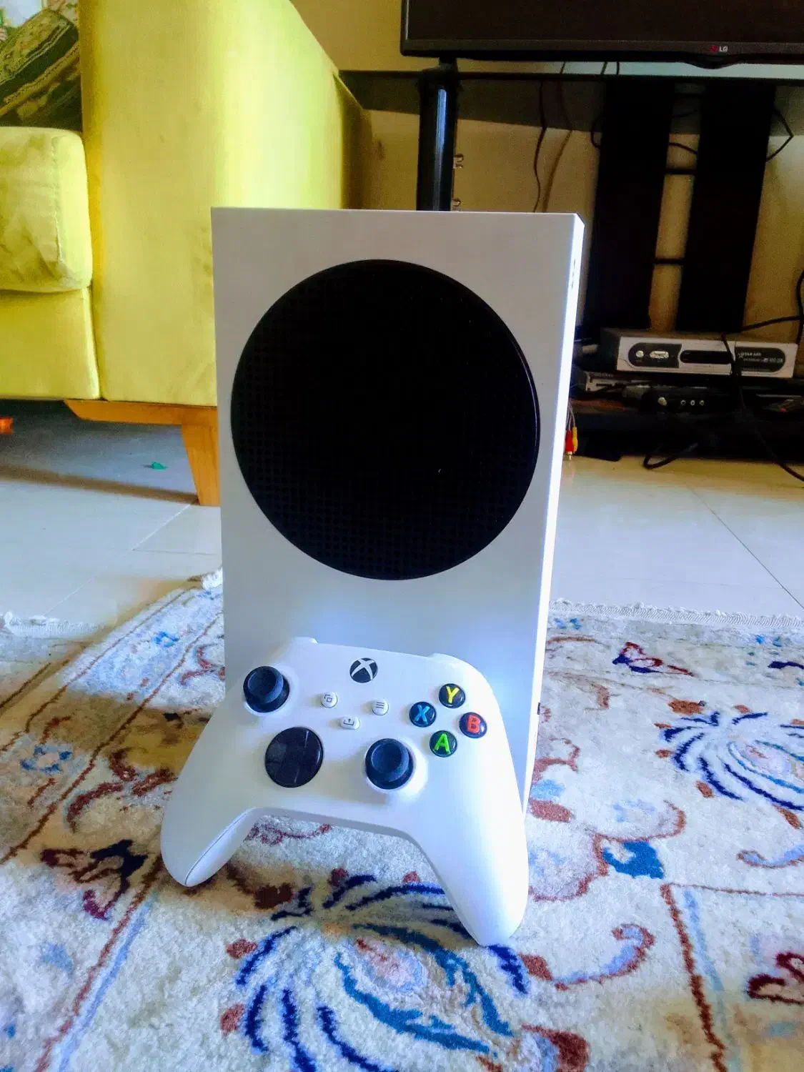 سری اس|کنسول، بازی ویدئویی و آنلاین|اصفهان, سرچشمه|دیوار