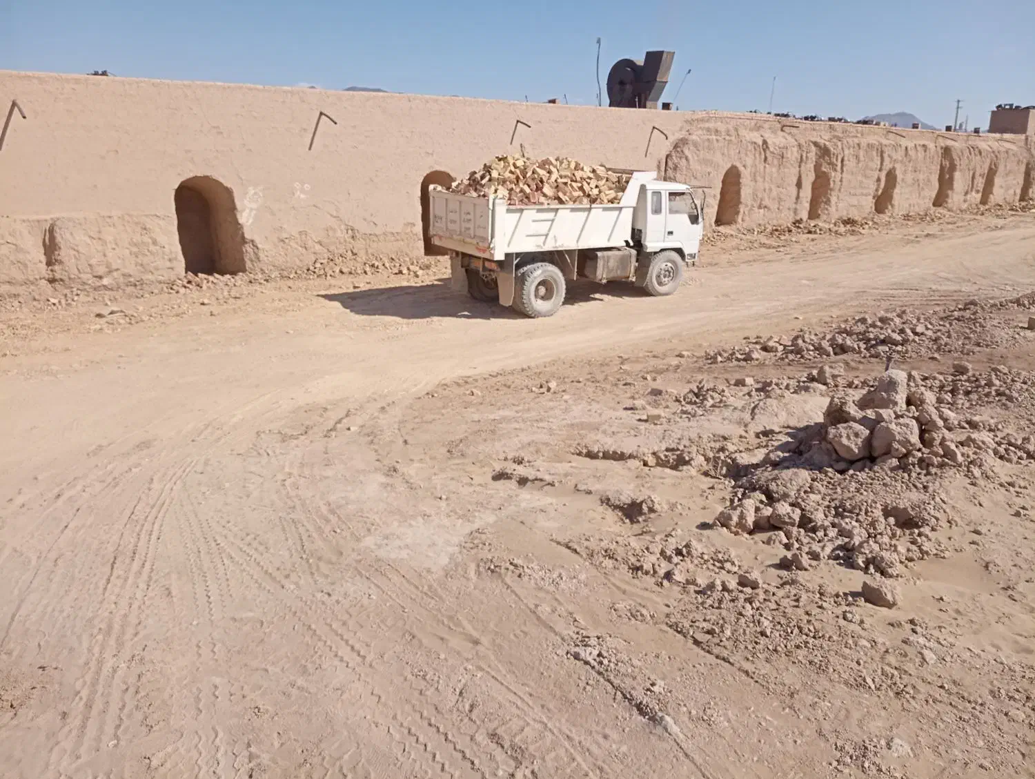 آراز جین بی|خودرو سنگین|سیب و سوران, |دیوار