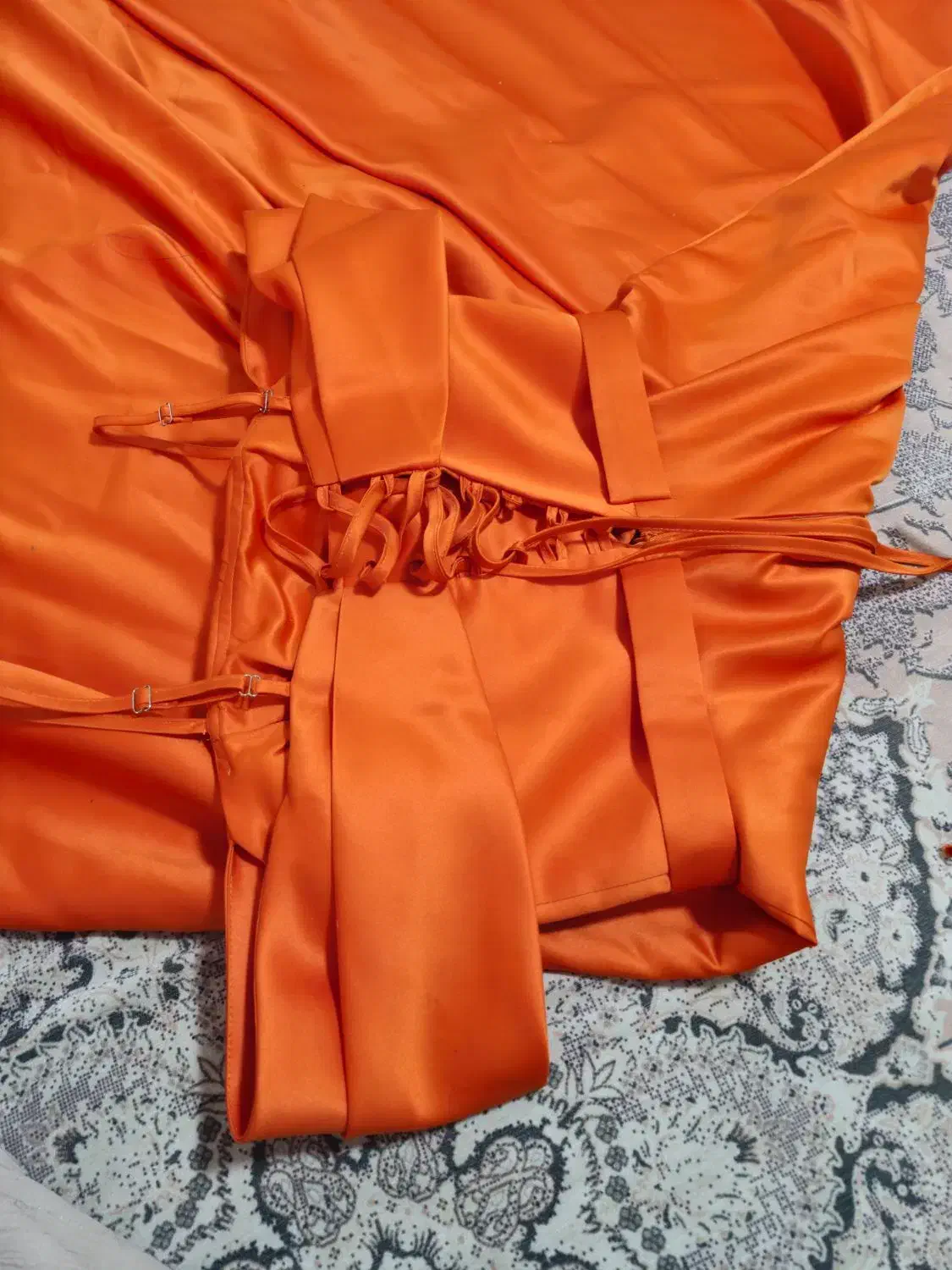 خوشگل|لباس|شهریار, اسکمان|دیوار