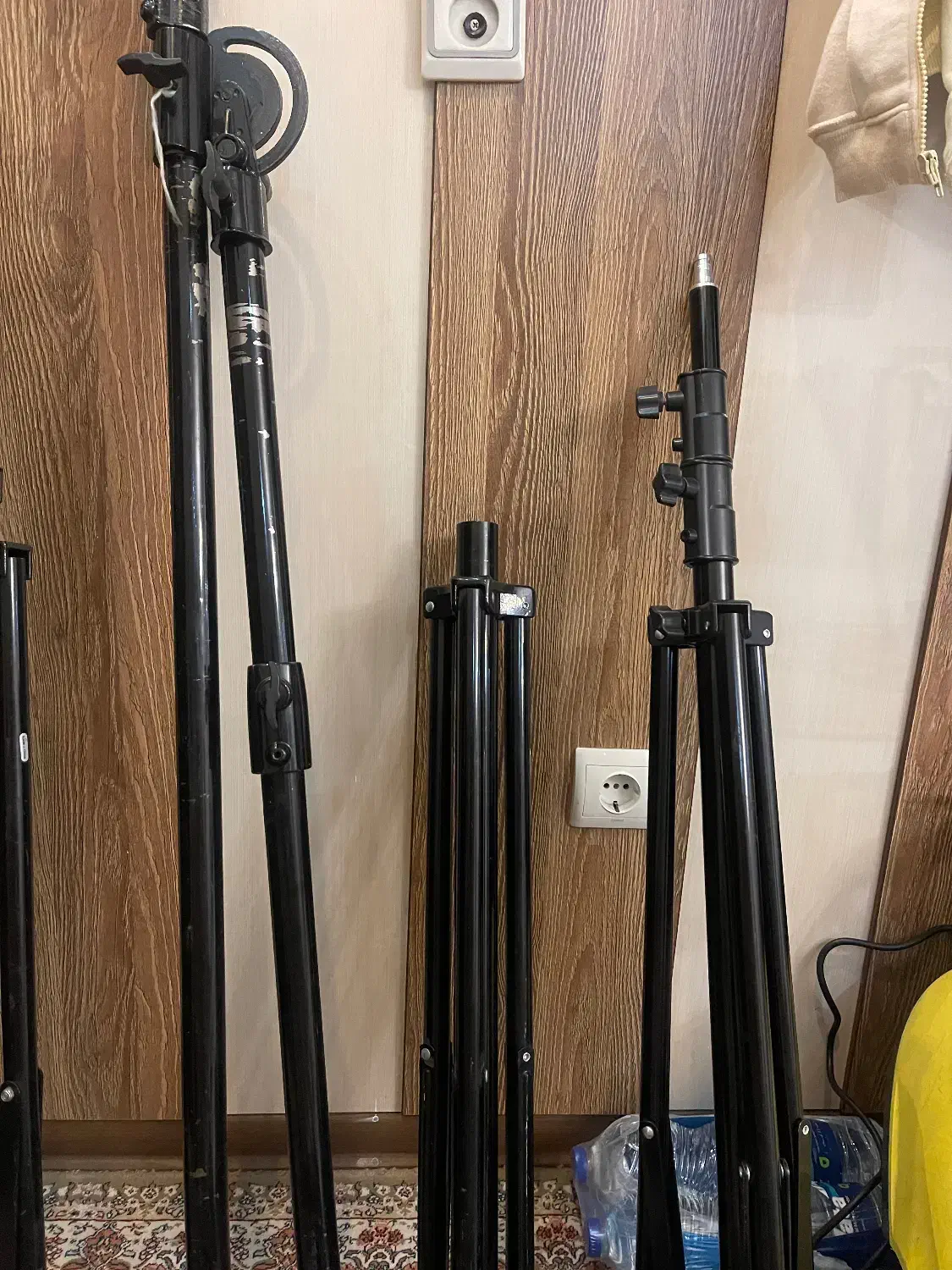 ۴ عدد پایه دوربین بسیار محکم و عالی|دوربین عکاسی و فیلم‌برداری|تهران, شهرآرا|دیوار