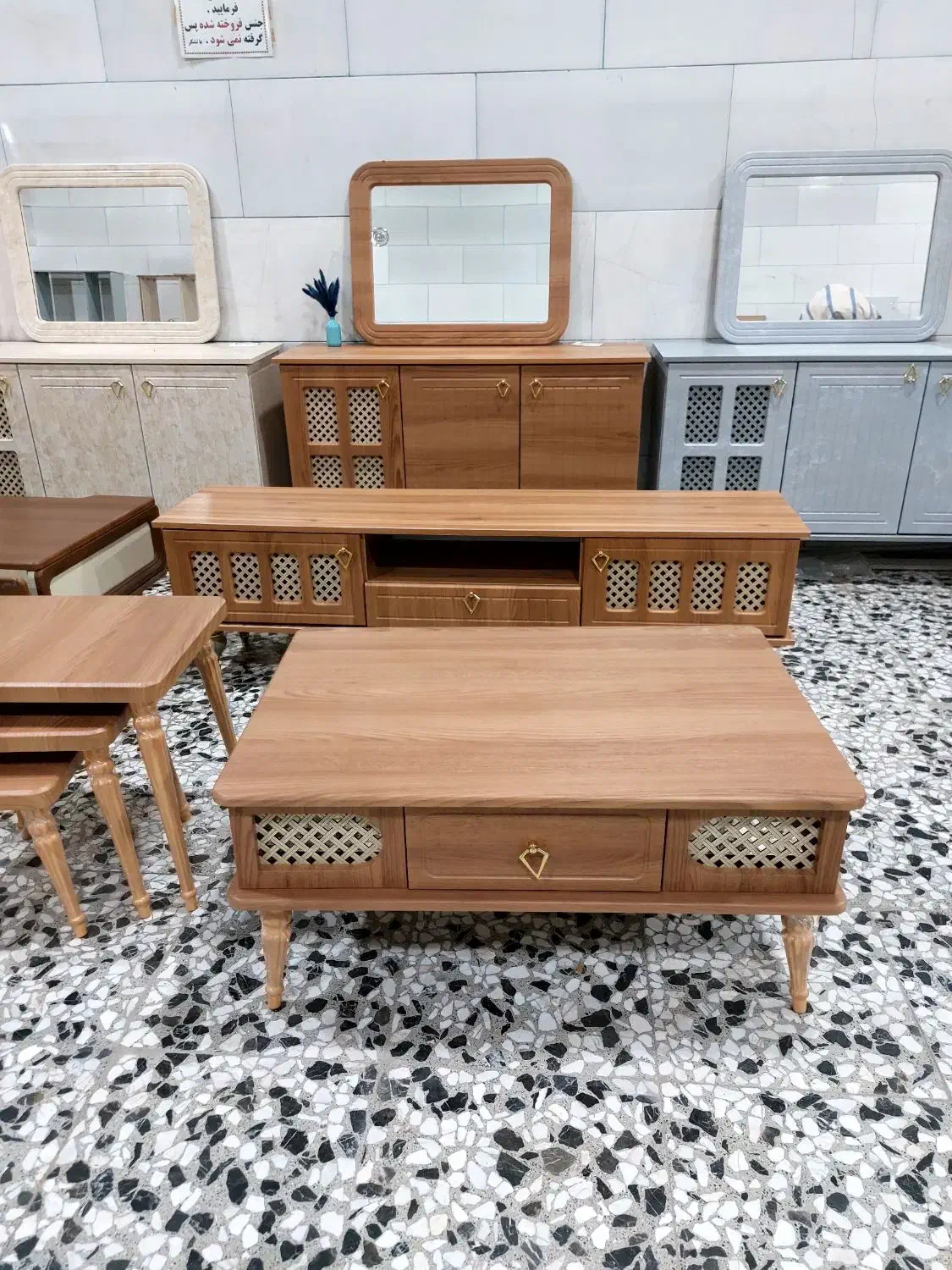 میز تی وی حصیری|میز تلویزیون|اصفهان, قهجاورستان|دیوار