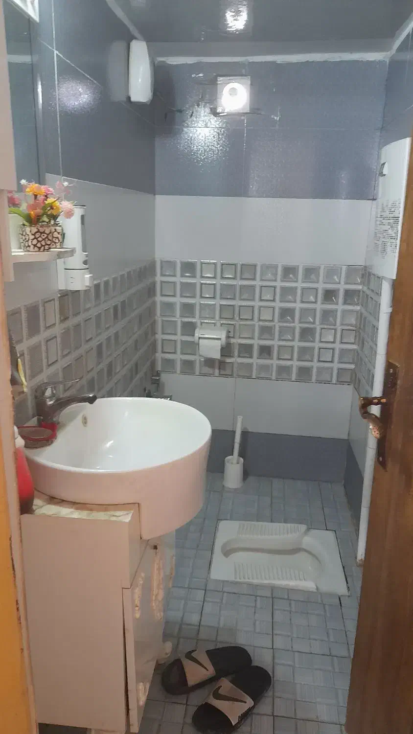 روشویی با آینه|لوازم سرویس بهداشتی|اسلام‌شهر, شهرک واوان|دیوار