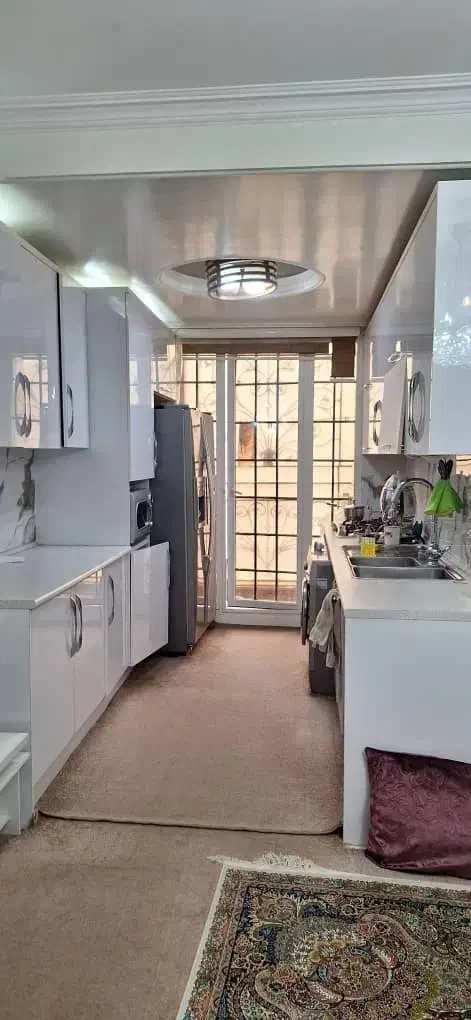 63مترطبقه1پارکینگ1خوابه آسانسور خ حیدری ک درختی