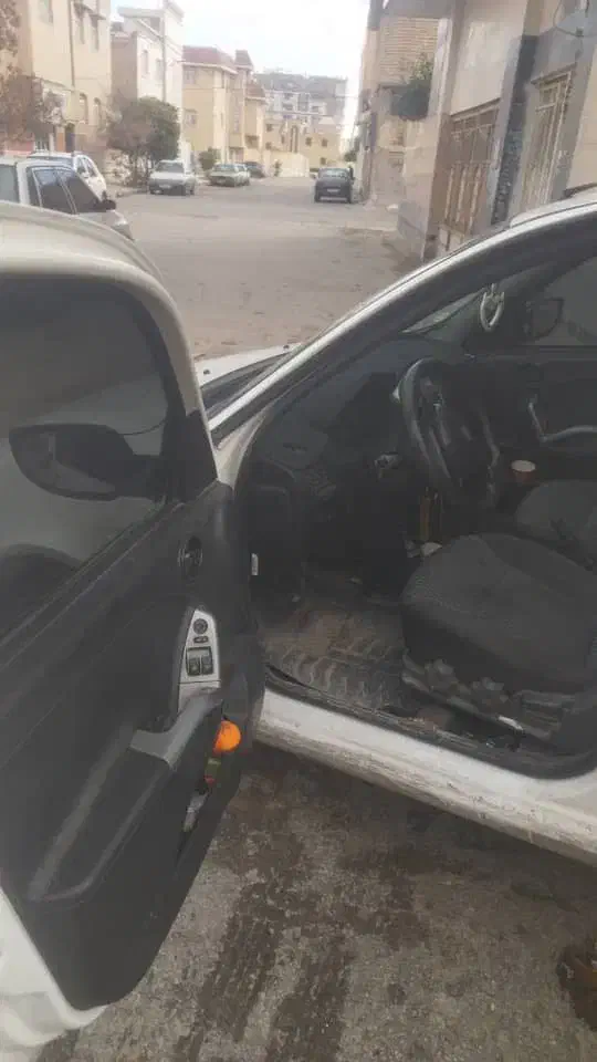 ساینا ۴۰۱|خودرو سواری و وانت|شیراز, دارالرحمه|دیوار