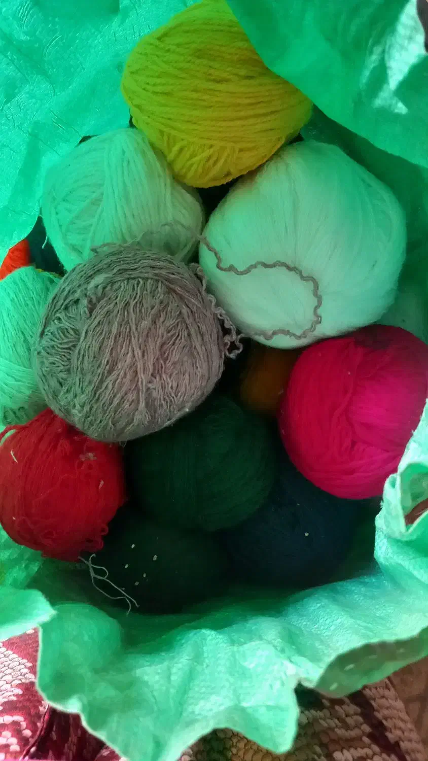 نخ گلیم و جورجین|لوازم خیاطی و بافتنی|قم, امامزاده ابراهیم|دیوار