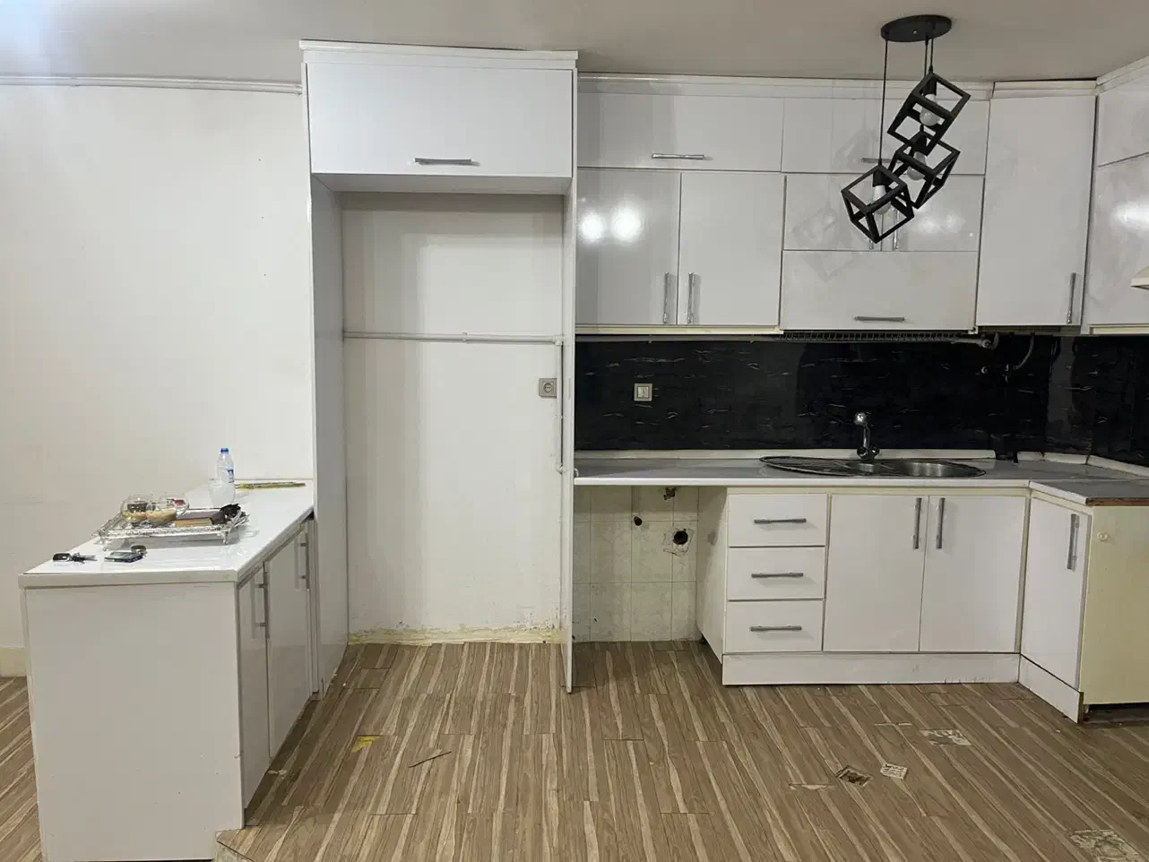 کابیت فلزی درب هایگلاس سالم بدون زنگ زدگی|مصالح و تجهیزات ساختمان|اصفهان, کوی امیریه|دیوار