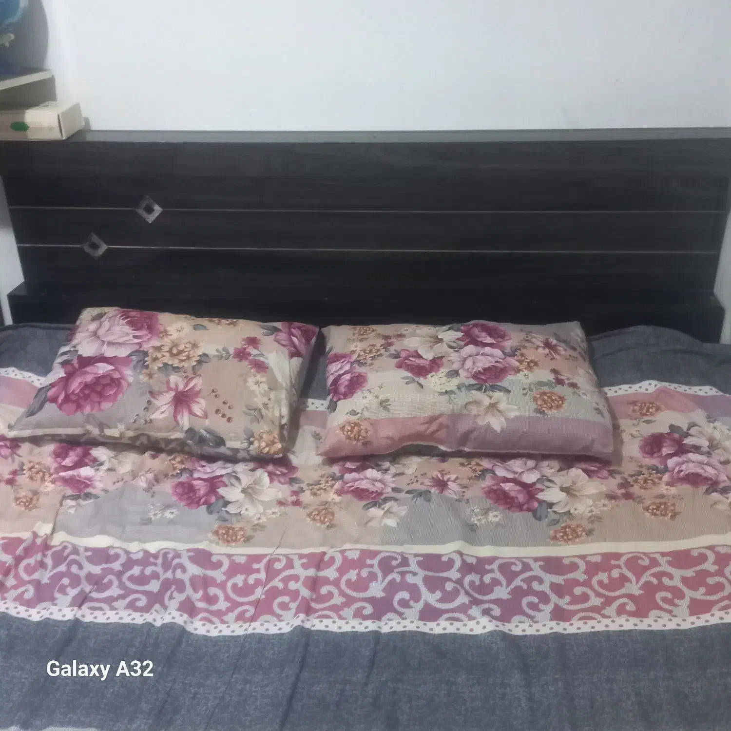 تخت خواب دونفر هایگلاس ویک میز آرایش کشودار|تخت و سرویس خواب|سنگر, |دیوار