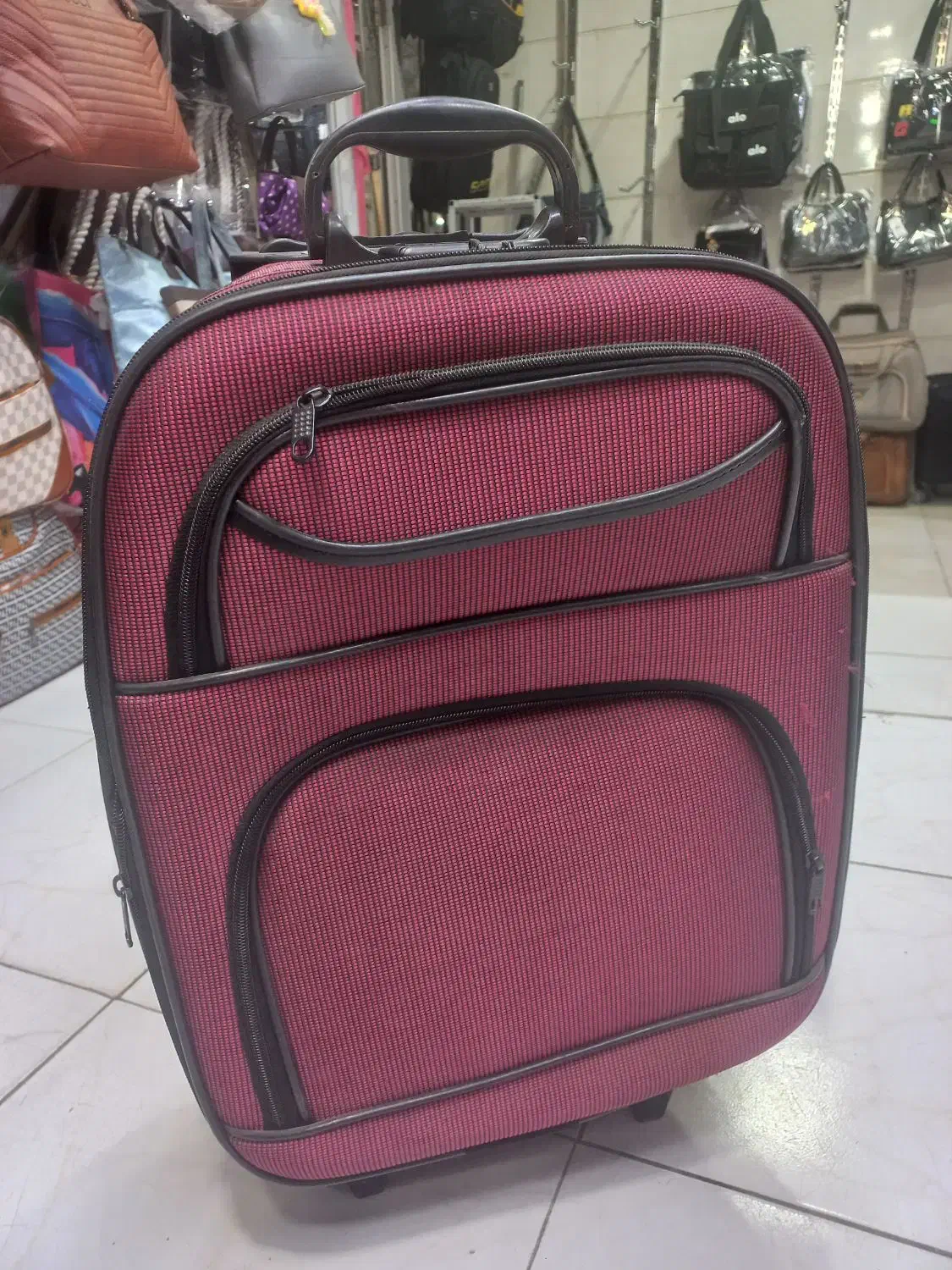 چمدان|کیف، کفش، کمربند|نیشابور, امام|دیوار