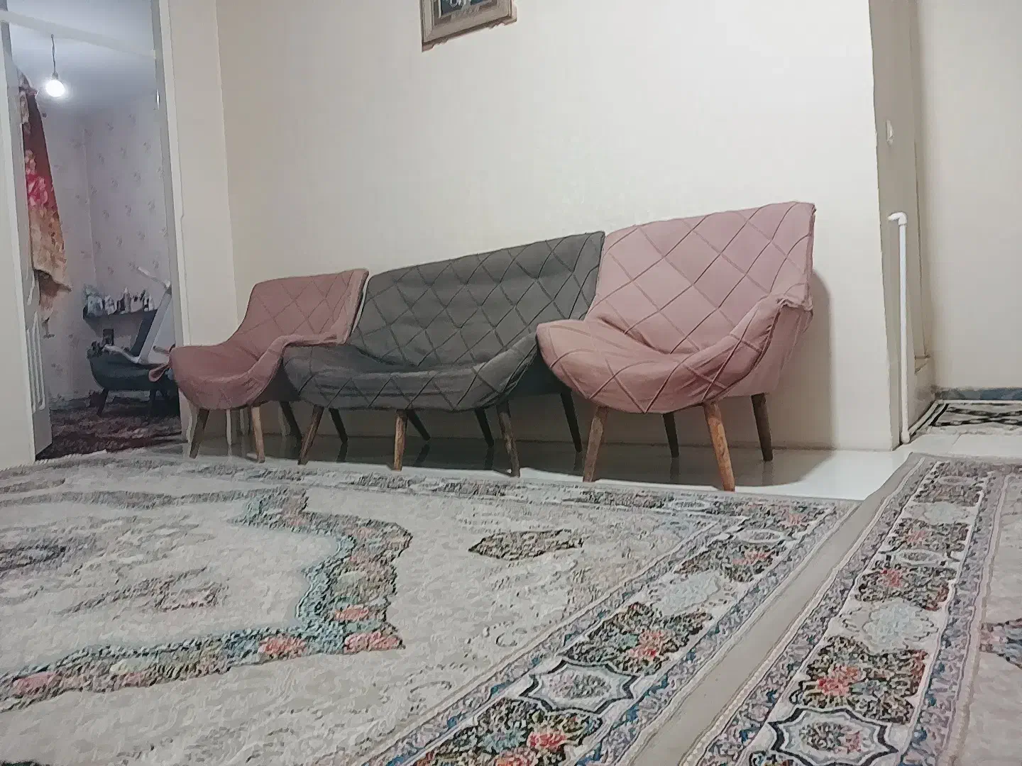 مبل ۷ نفر  ۳ عدد عسلی  دو عدد کوچک یک عدد بزرگ|مبلمان خانگی و میز عسلی|خرمدشت, |دیوار