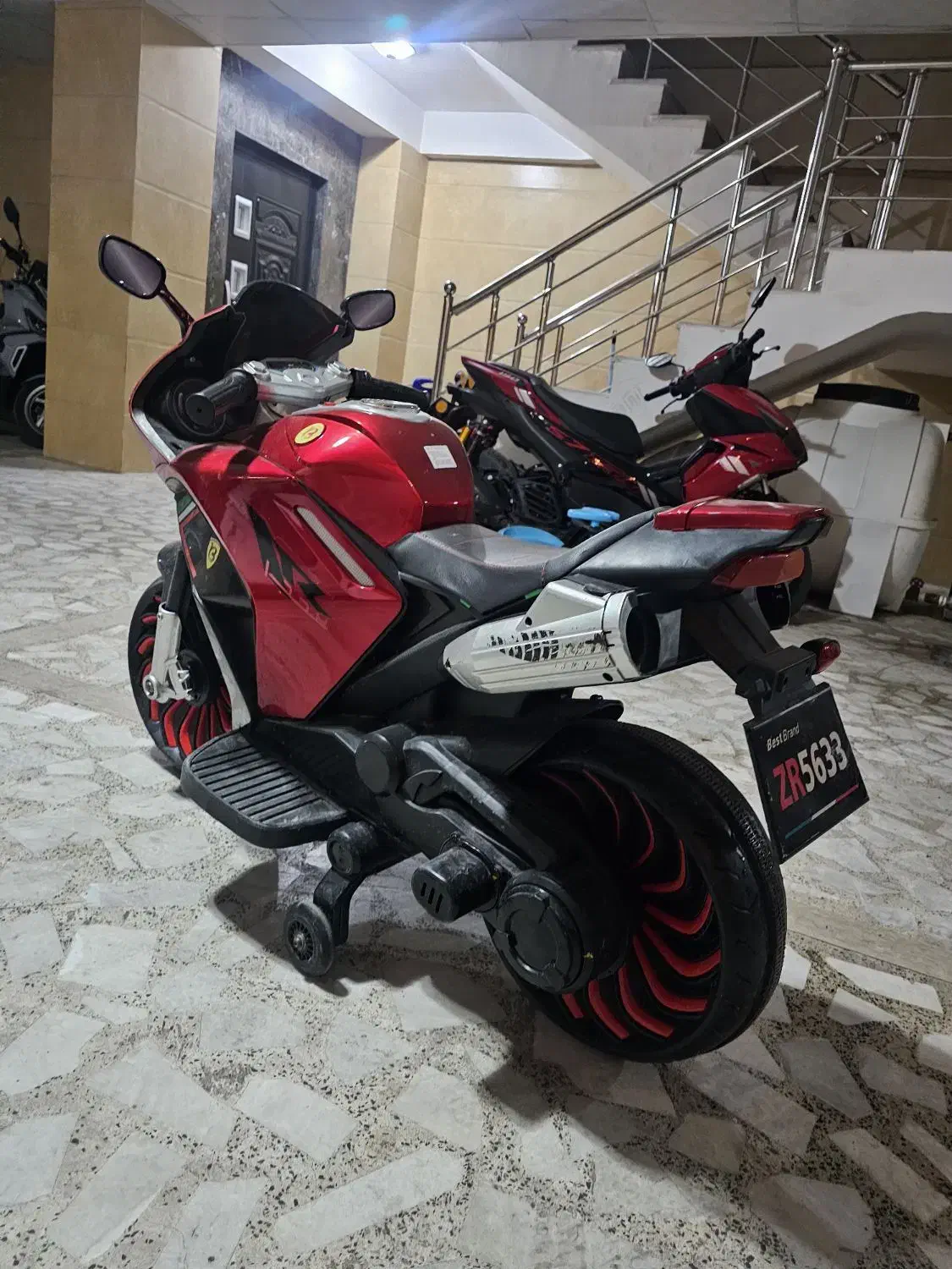 موتور شارژی|اسباب‌بازی بچه|رشت, باهنر|دیوار