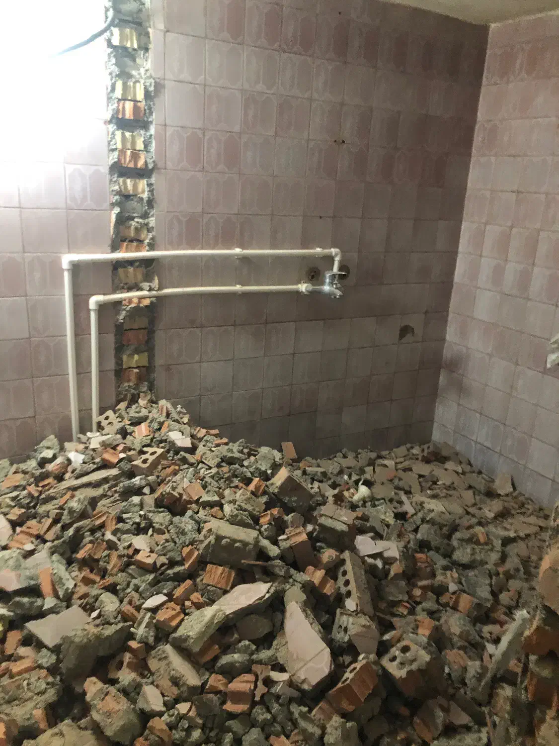 بازسازی نوسازی کلی جزئی ساختمانی پذیرفته می‌شود|خدمات پیشه و مهارت|رشت, گلسار|دیوار