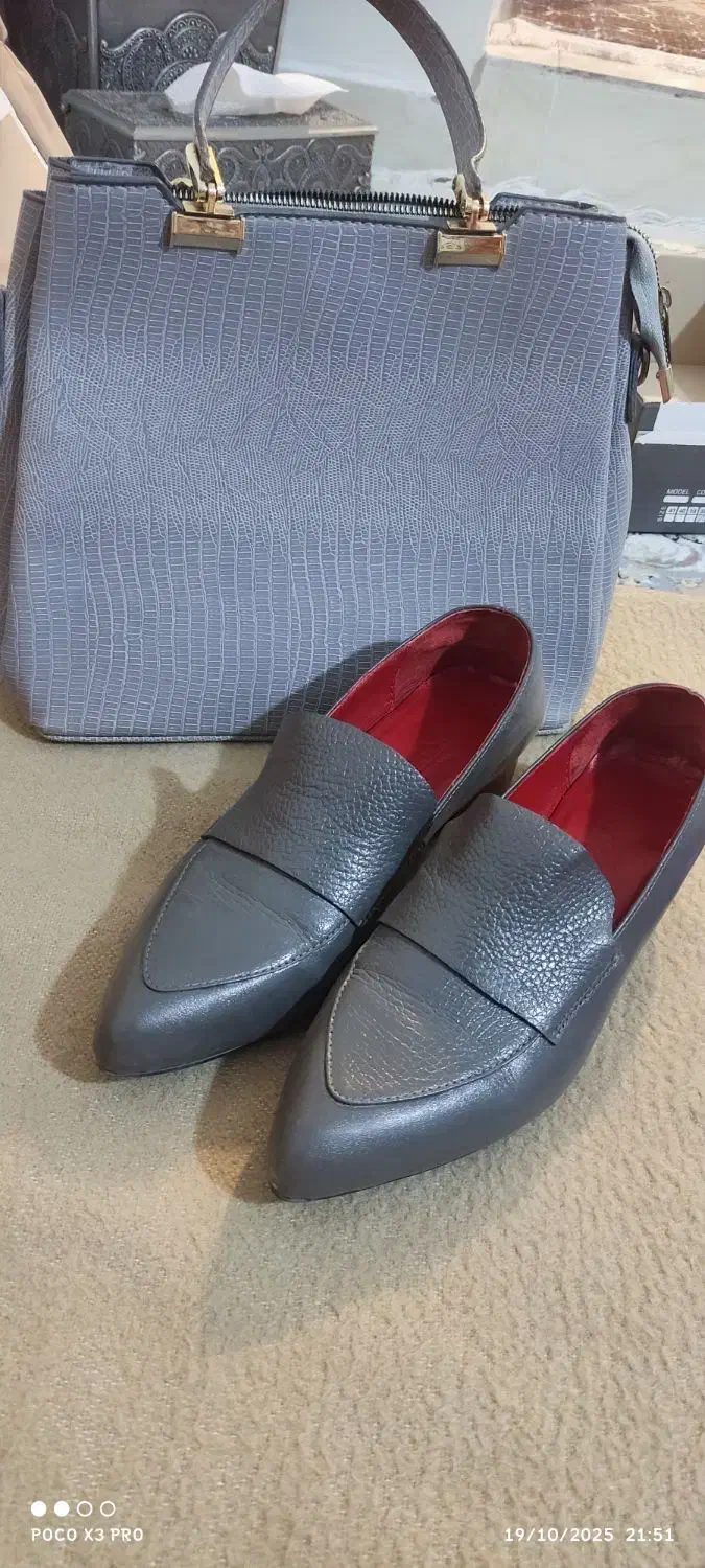 کیف و کفش|کیف، کفش، کمربند|میانه, |دیوار