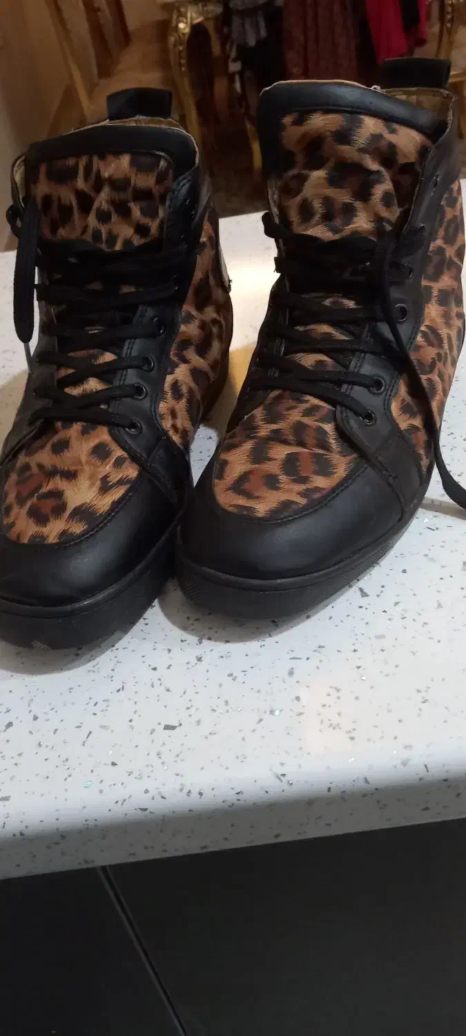 کتونی ساقه بلند  ۲ میلیون|کیف، کفش، کمربند|معمولان, |دیوار