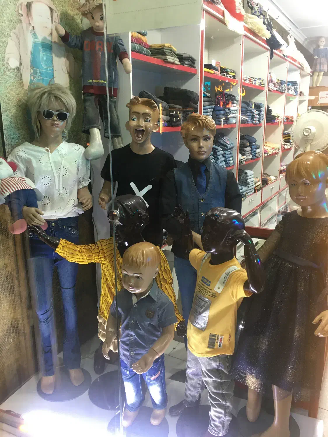 واگذاری مغازه پوشاک بچه گانه با قیمت عاالی|لباس|اصفهان, ملک‌شهر|دیوار