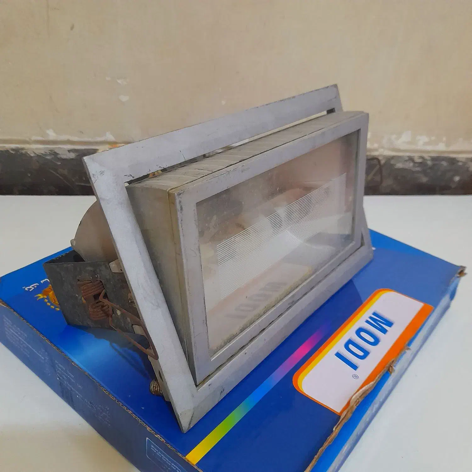 پرژکتور فوقالعاده قوی|لامپ و چراغ|شیراز, پودنک|دیوار