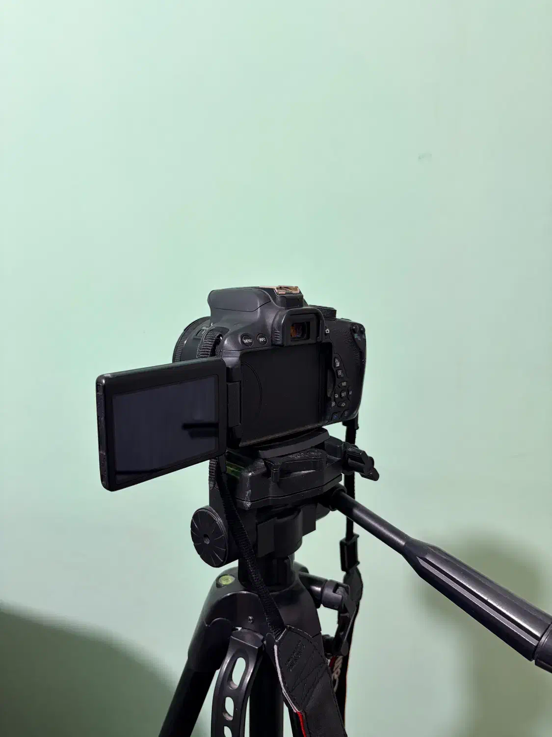 دوربین کَنون 700D به همراه لنز فیکس 50|دوربین عکاسی و فیلم‌برداری|همدان, |دیوار