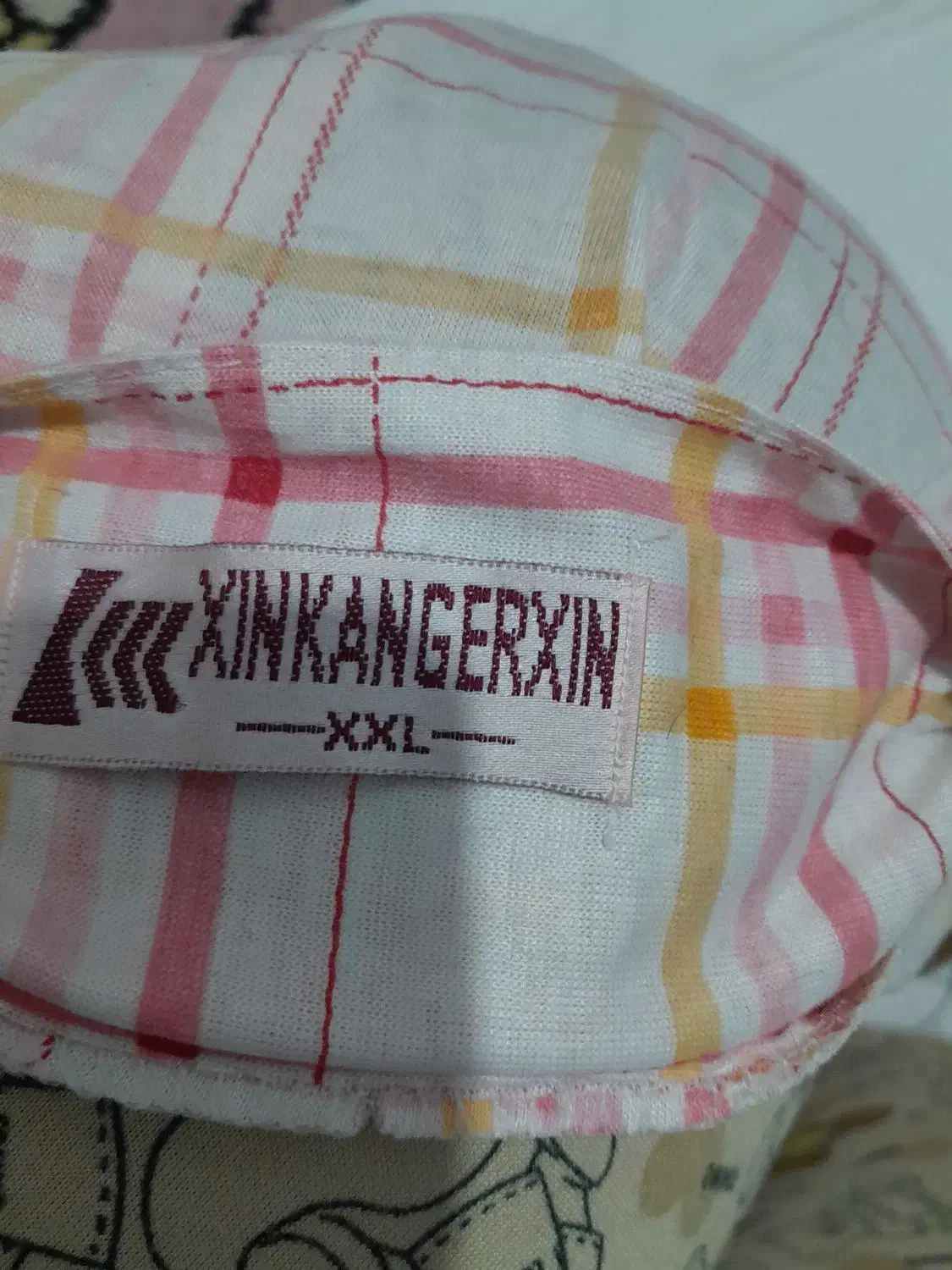 دو عدد لباس بارداری|لباس|رباط‌کریم, رباط‌کریم|دیوار