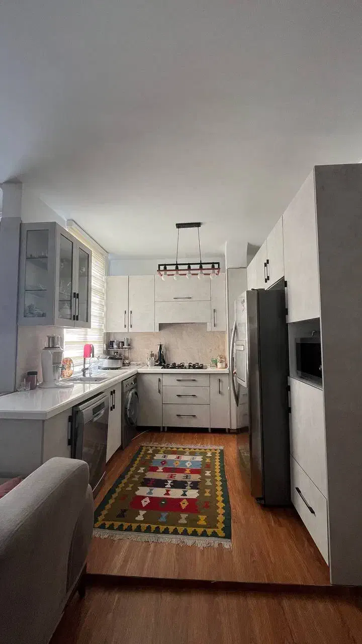 ۹۰ متر، مرزداران، لاله