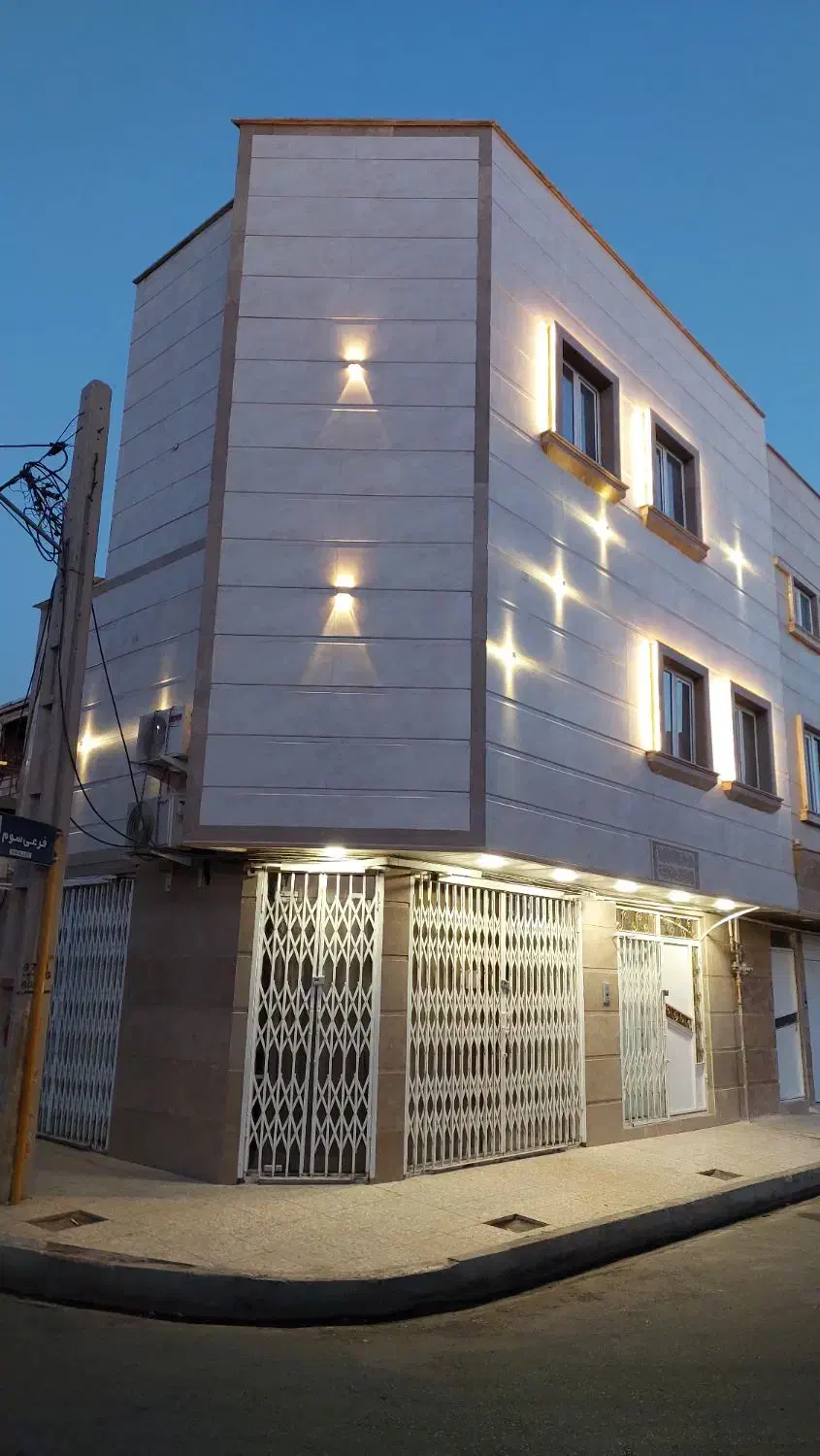 خانه ویلایی همراه با دومغازه کامل ومجزا|فروش خانه و ویلا|قم, تعویض پلاک|دیوار