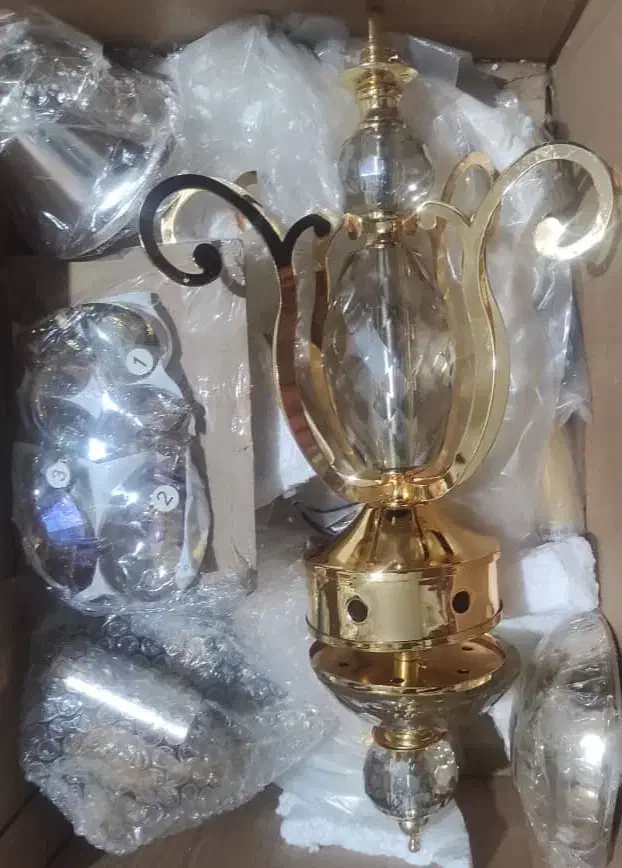 لوستر و قطعات سقفی و شاخه ای و دیوارکوب و راهرو|لوستر و چراغ آویز|تهران, باغ فیض|دیوار