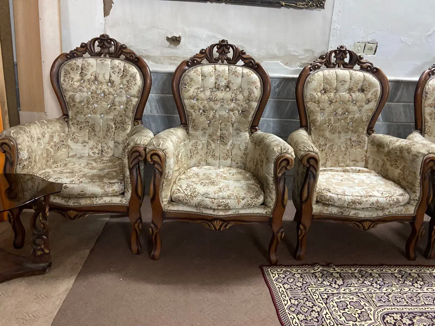 مبل ۹ نفره چوب گردو با ۲ تا جلو مبلی|مبلمان خانگی و میز عسلی|قم, انصارالحسین|دیوار