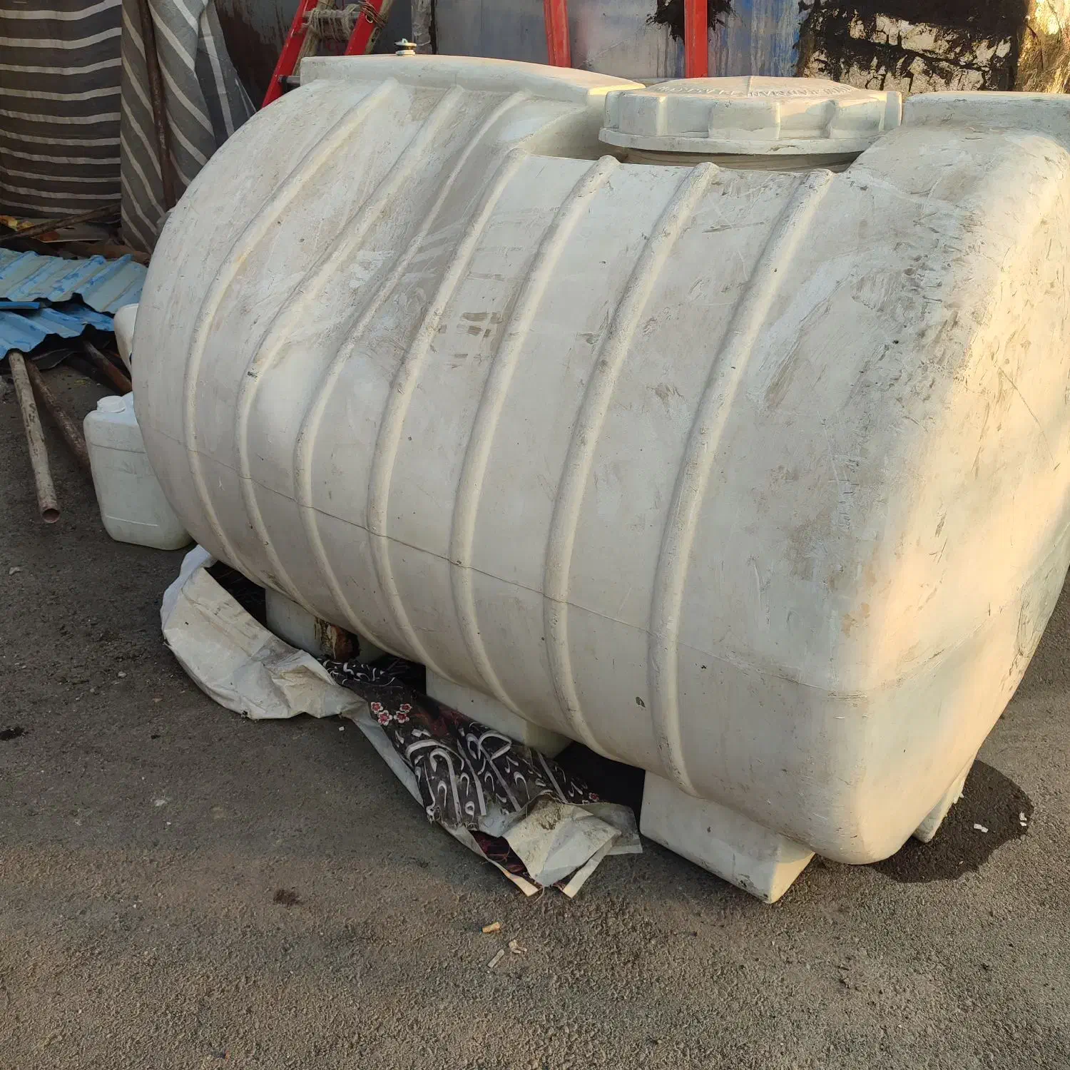 دوعدد تانکر  ۱۰هزار تایی فلزی ۲هزارتایی پلاستیکی .|مصالح و تجهیزات ساختمان|اندیشه, اندیشه فاز ۴|دیوار