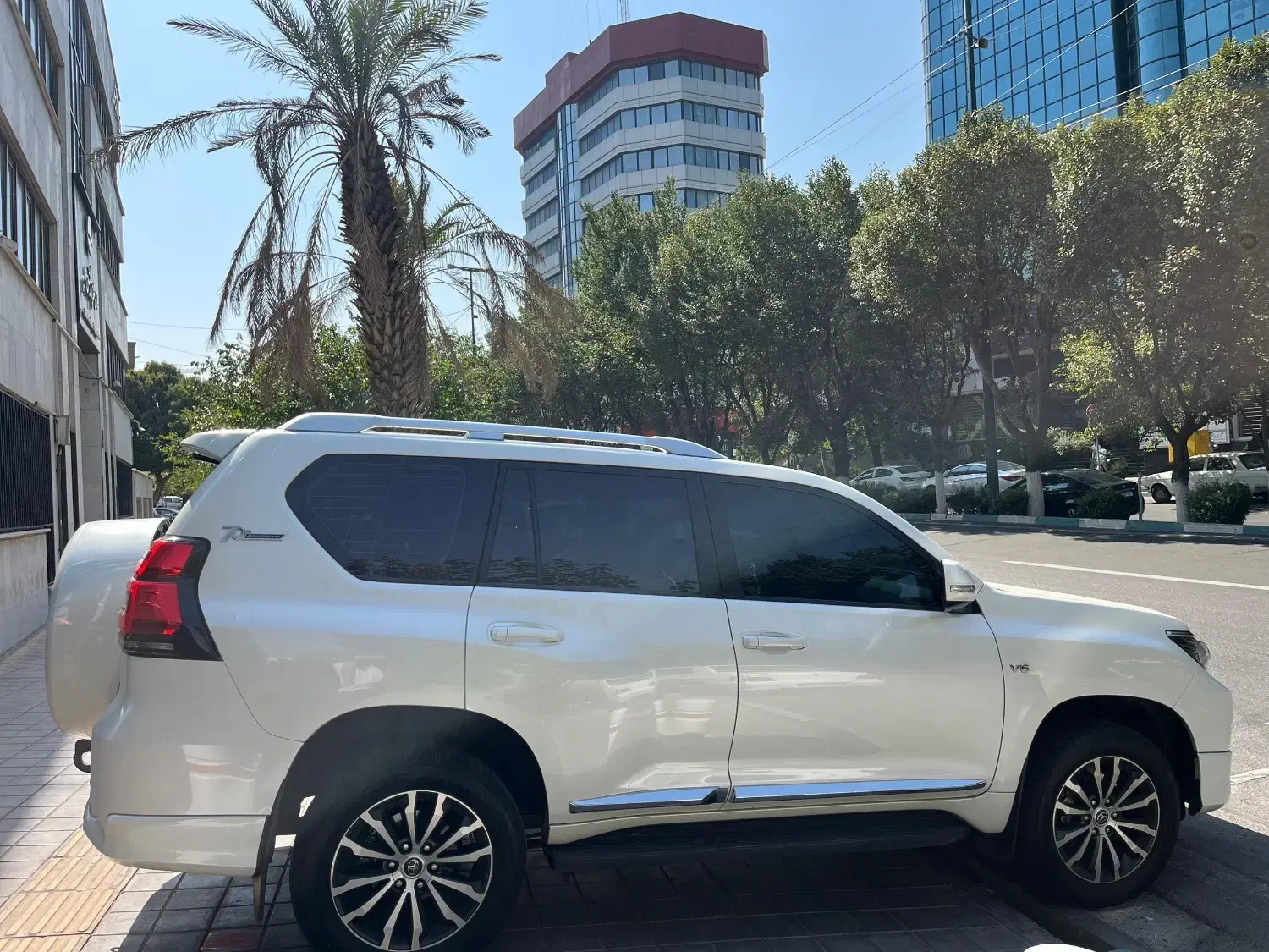 نیازمند یک نفر خانم و آقا،فعالیت در ضمینه خودرو|استخدام بازاریابی و فروش|تهران, جردن|دیوار