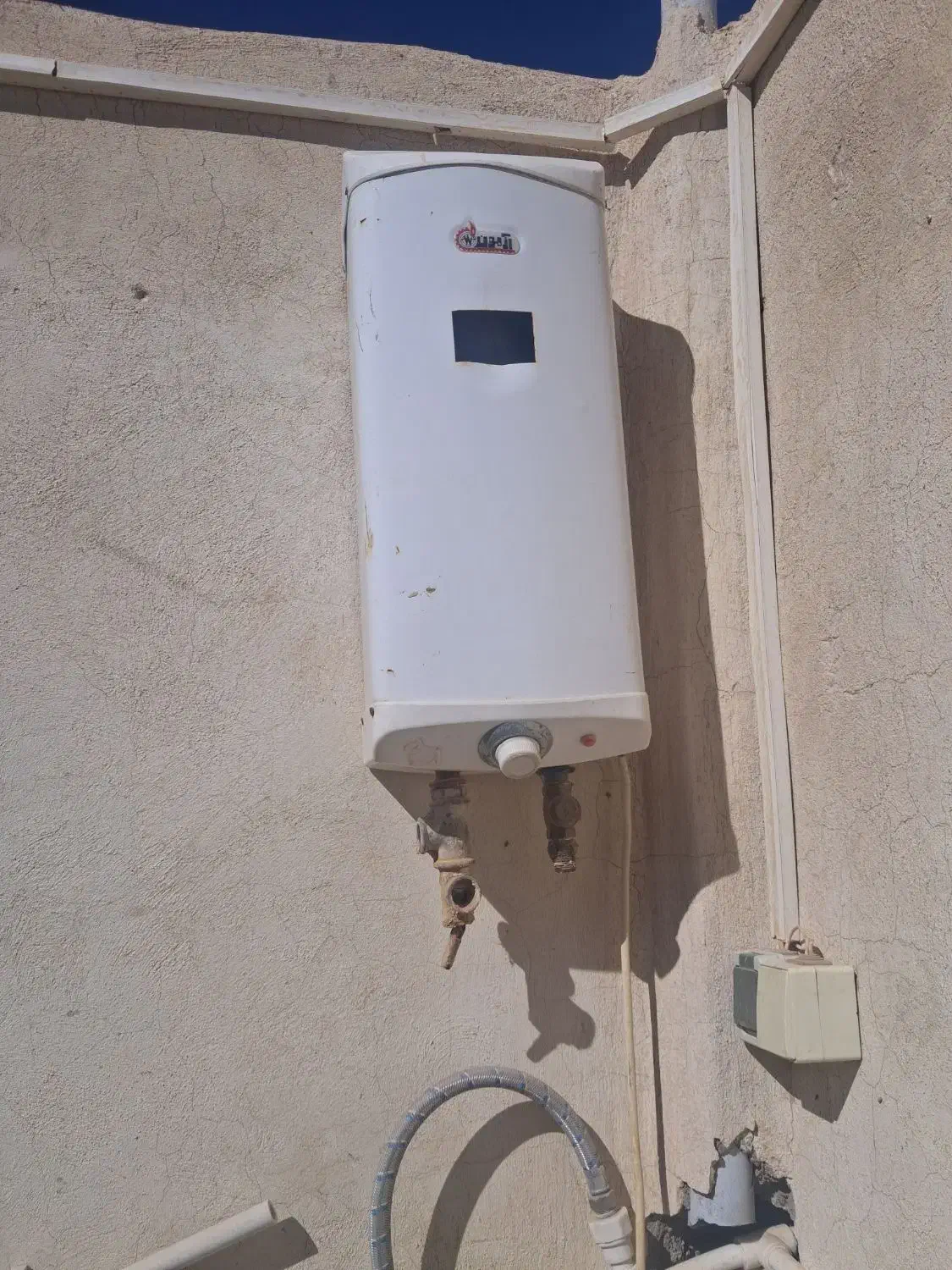 ابگرمکن برقی دیواری ۱۵ لیتری ۱زمون|آبگرمکن، پکیج، شوفاژ|خاش, |دیوار