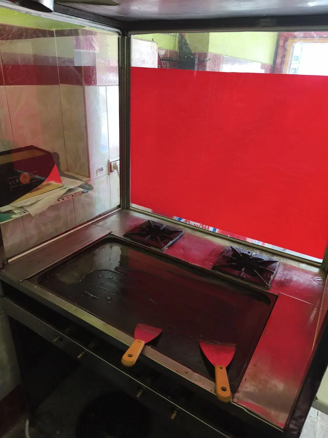 فرساندویج در حد نو همراه میز کار.|کافی‌شاپ و رستوران|اهر, |دیوار