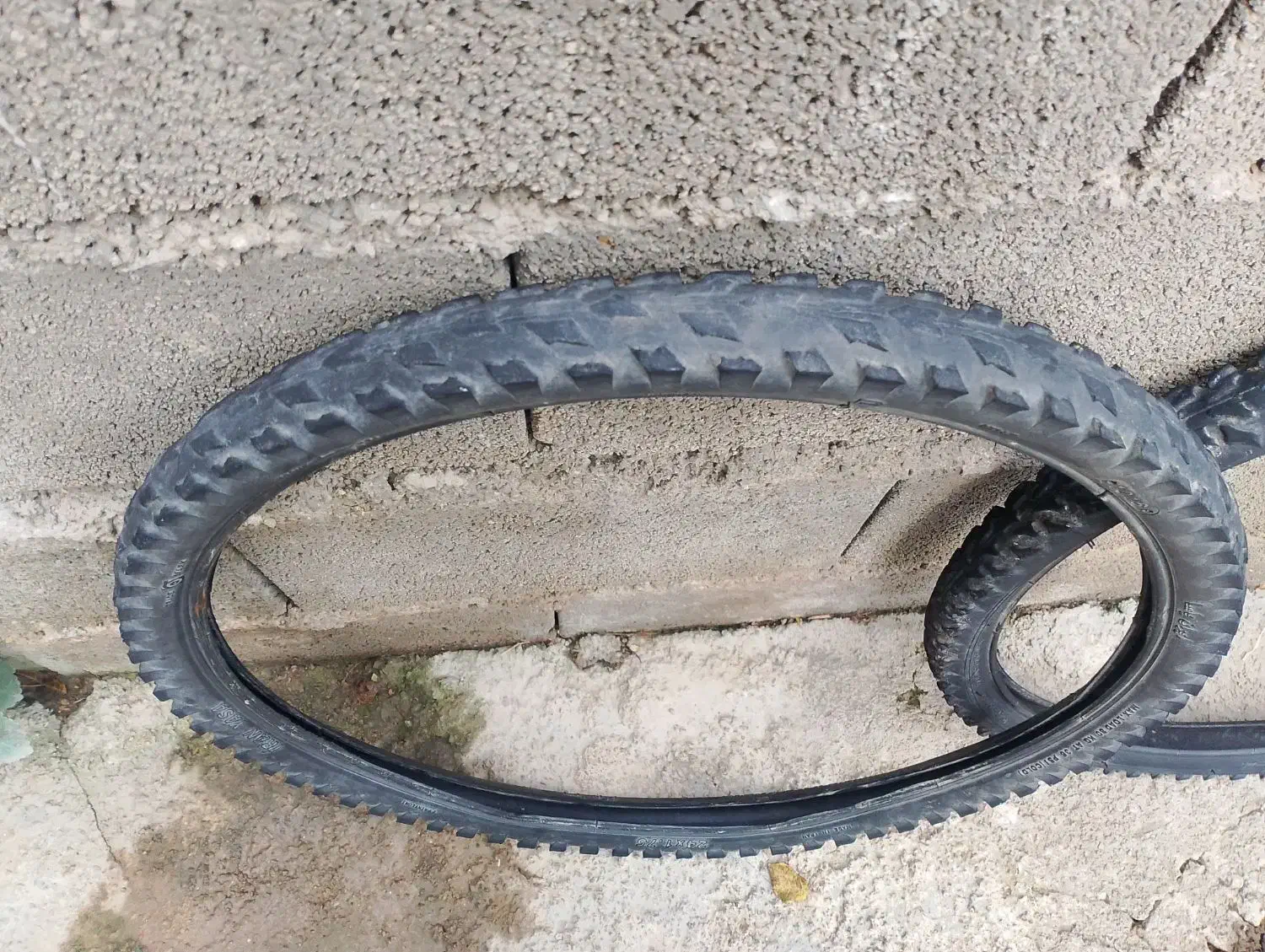 لاستیک دوچرخه 24 و بوق موتور|دوچرخه، اسکیت، اسکوتر|گالیکش, |دیوار